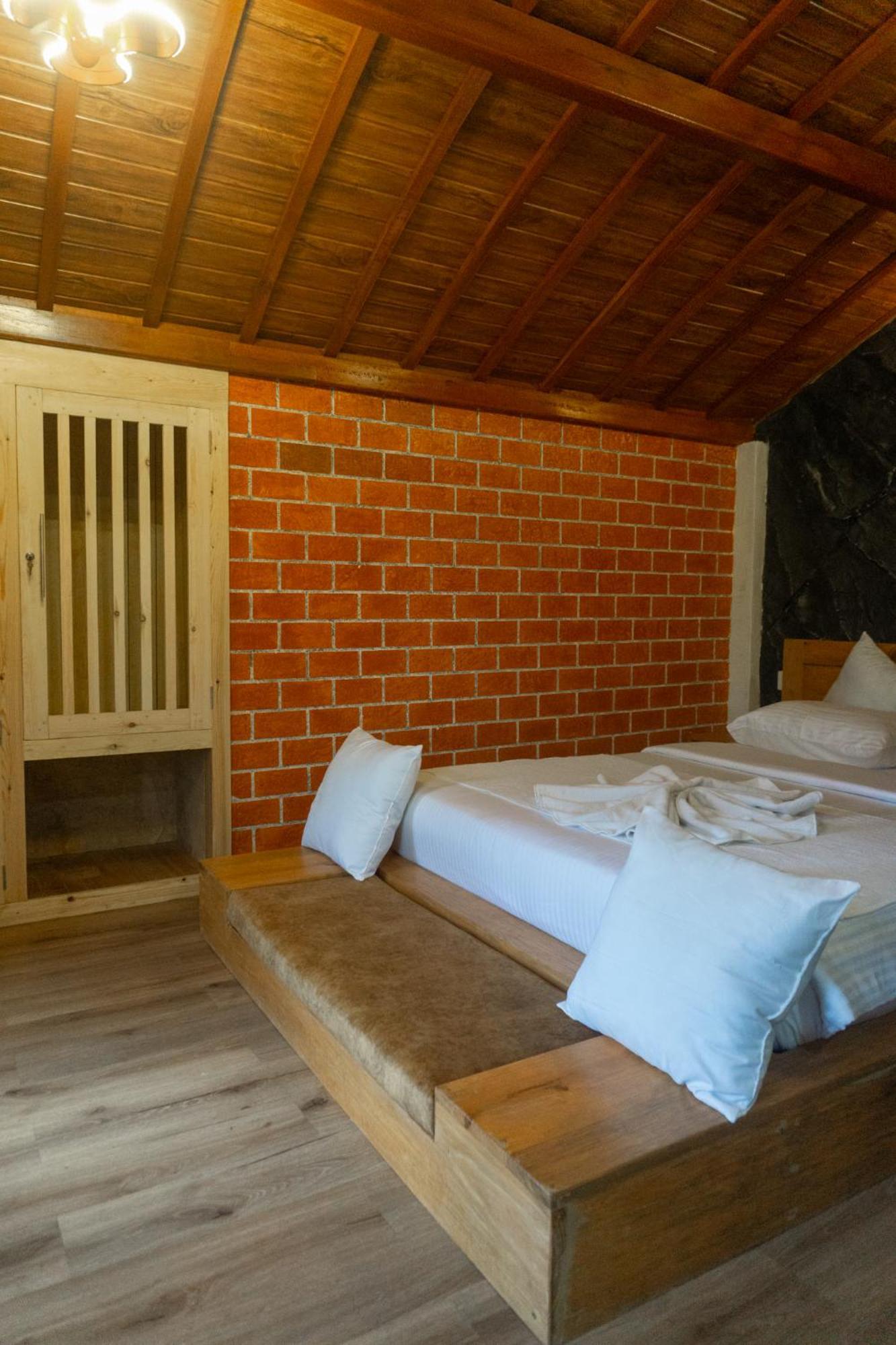 Hobbit Hole Hideaway Bed and Breakfast Ella Exteriör bild