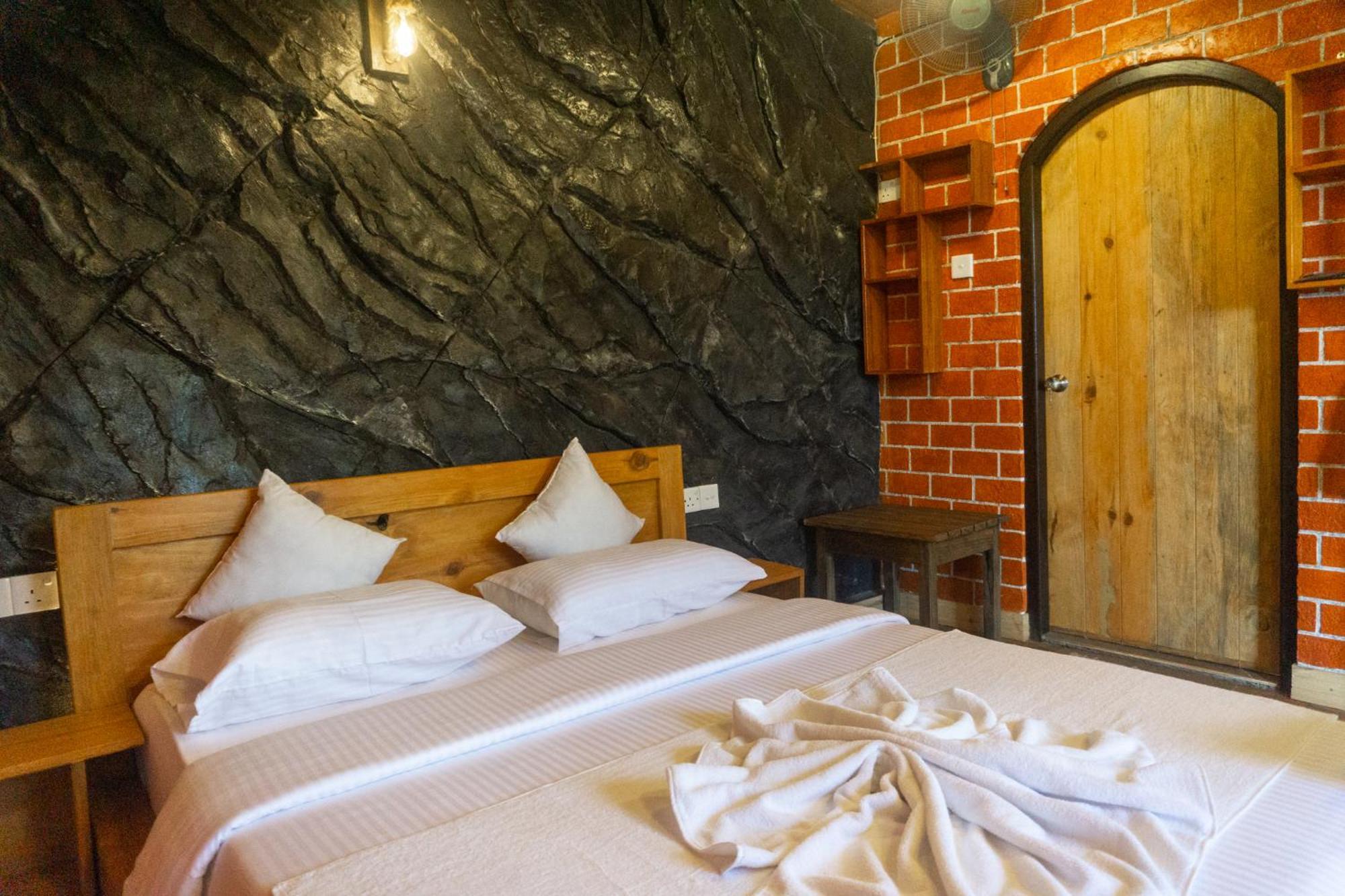 Hobbit Hole Hideaway Bed and Breakfast Ella Exteriör bild