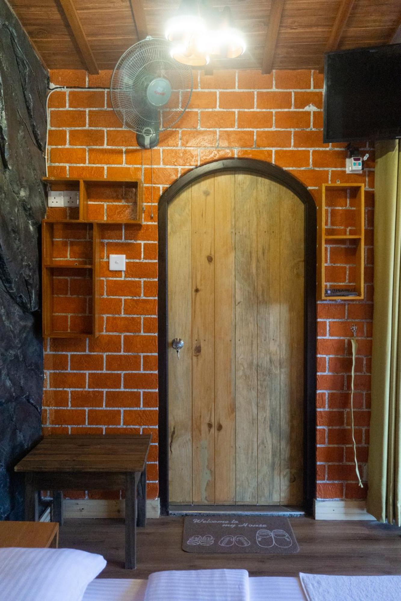 Hobbit Hole Hideaway Bed and Breakfast Ella Exteriör bild