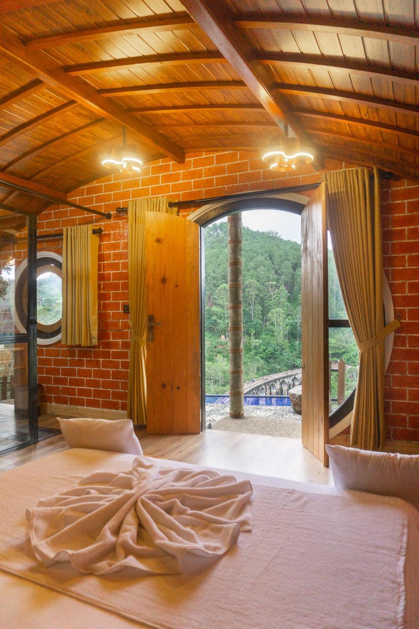 Hobbit Hole Hideaway Bed and Breakfast Ella Exteriör bild