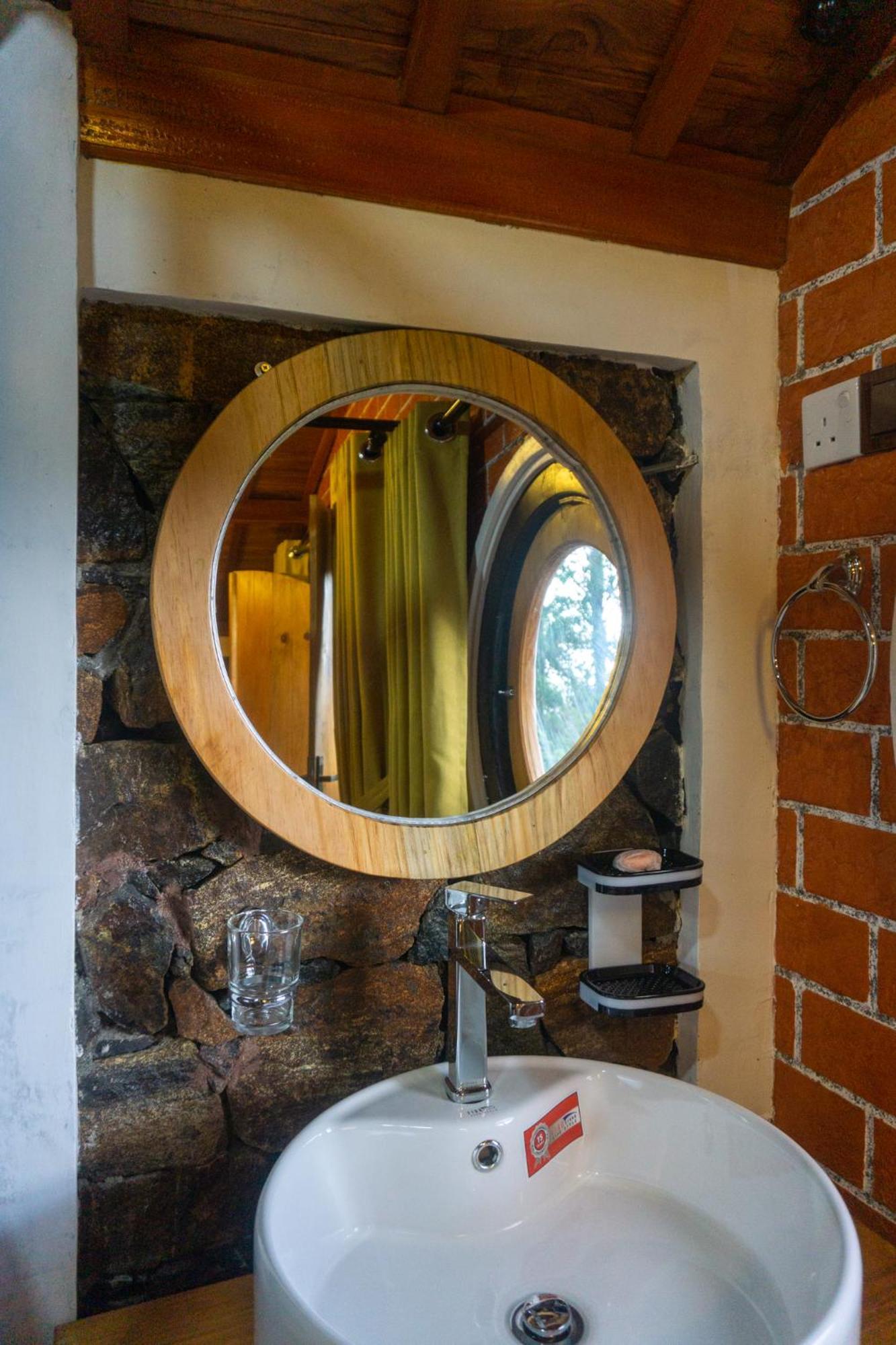Hobbit Hole Hideaway Bed and Breakfast Ella Exteriör bild