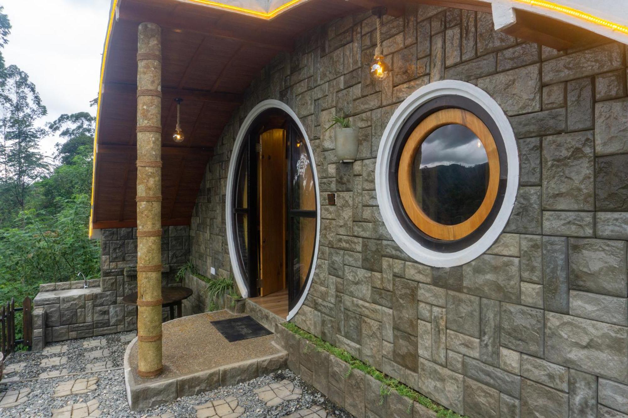 Hobbit Hole Hideaway Bed and Breakfast Ella Exteriör bild