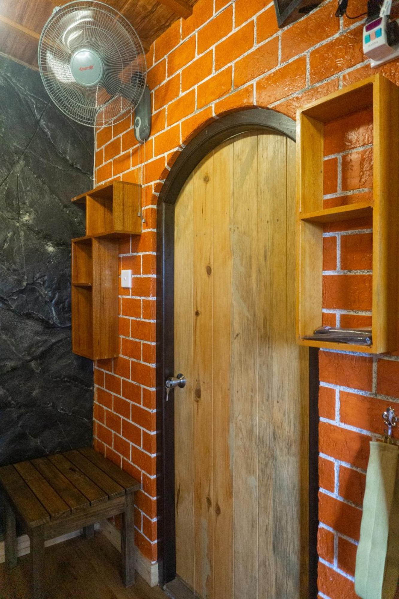Hobbit Hole Hideaway Bed and Breakfast Ella Exteriör bild