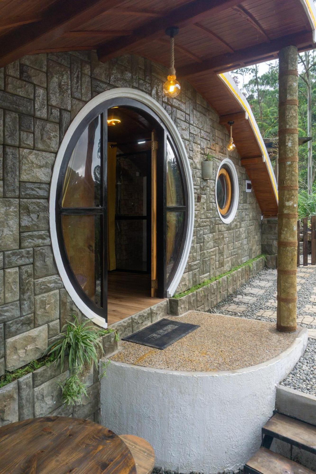Hobbit Hole Hideaway Bed and Breakfast Ella Exteriör bild