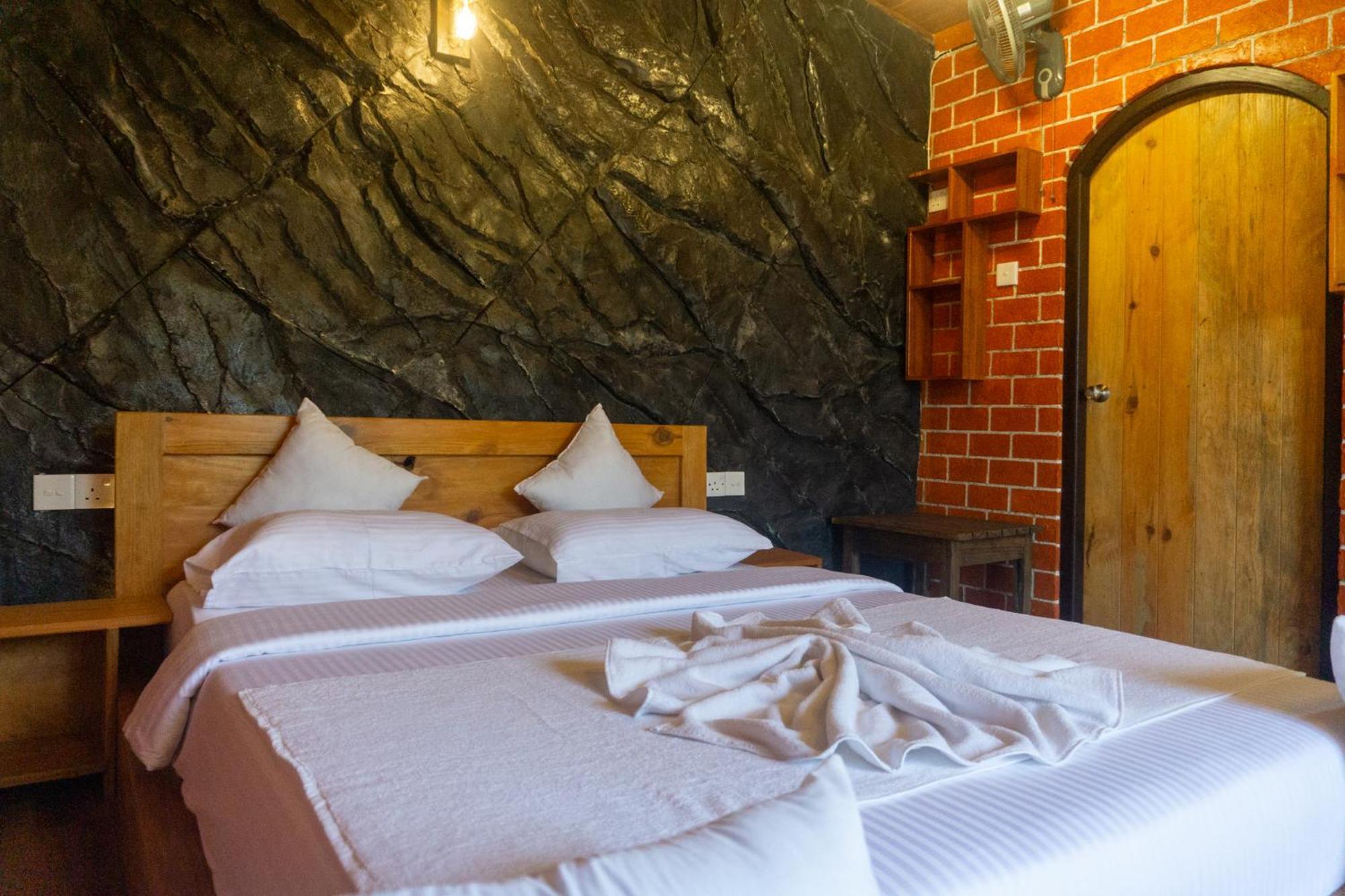 Hobbit Hole Hideaway Bed and Breakfast Ella Exteriör bild