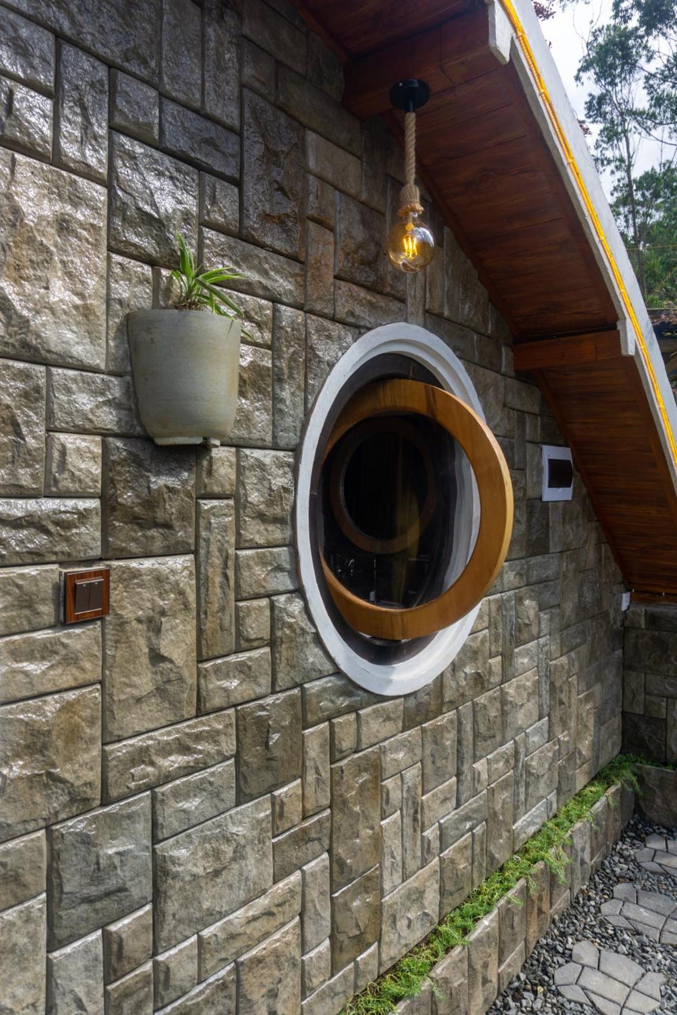 Hobbit Hole Hideaway Bed and Breakfast Ella Exteriör bild