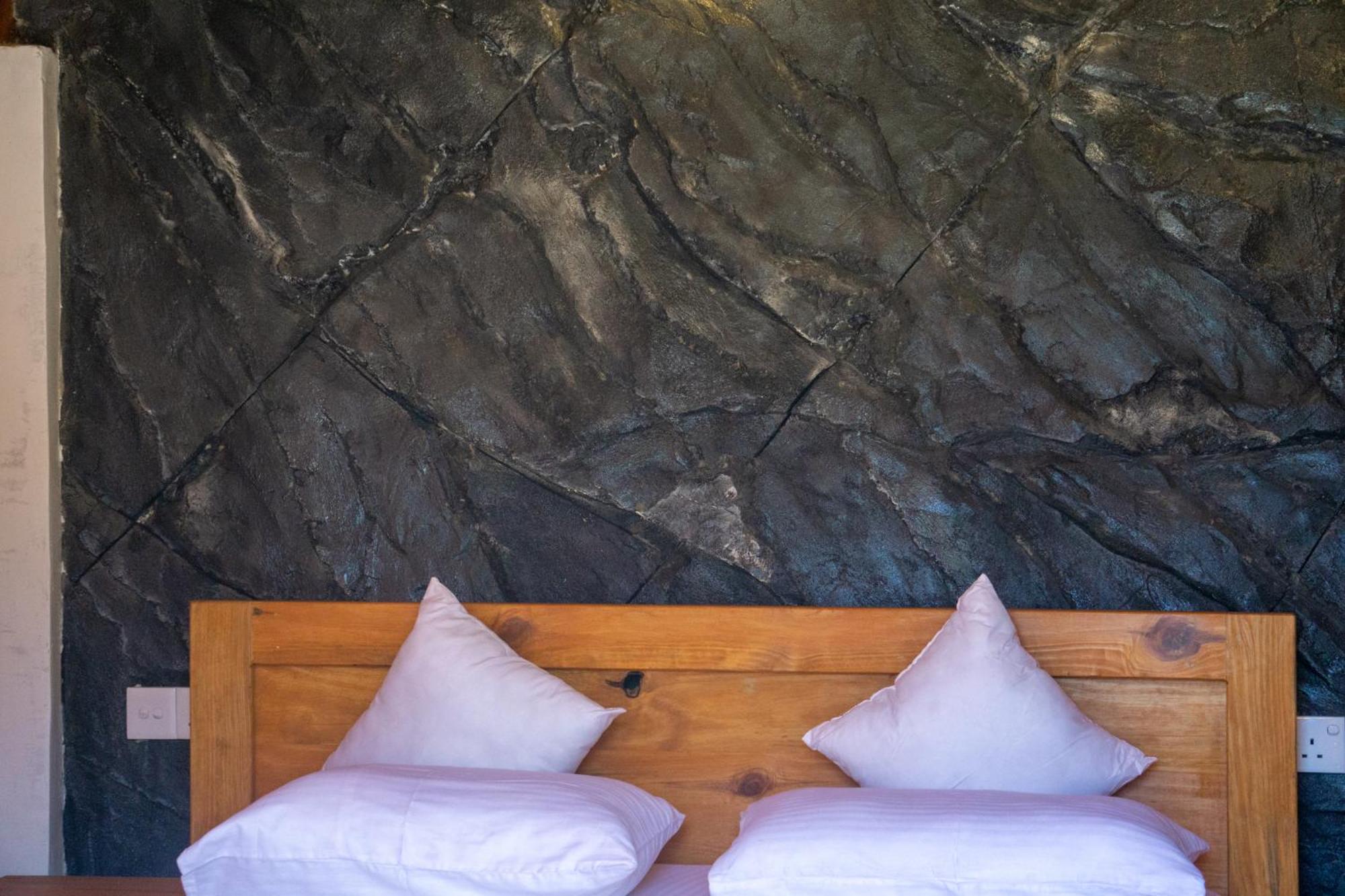 Hobbit Hole Hideaway Bed and Breakfast Ella Exteriör bild