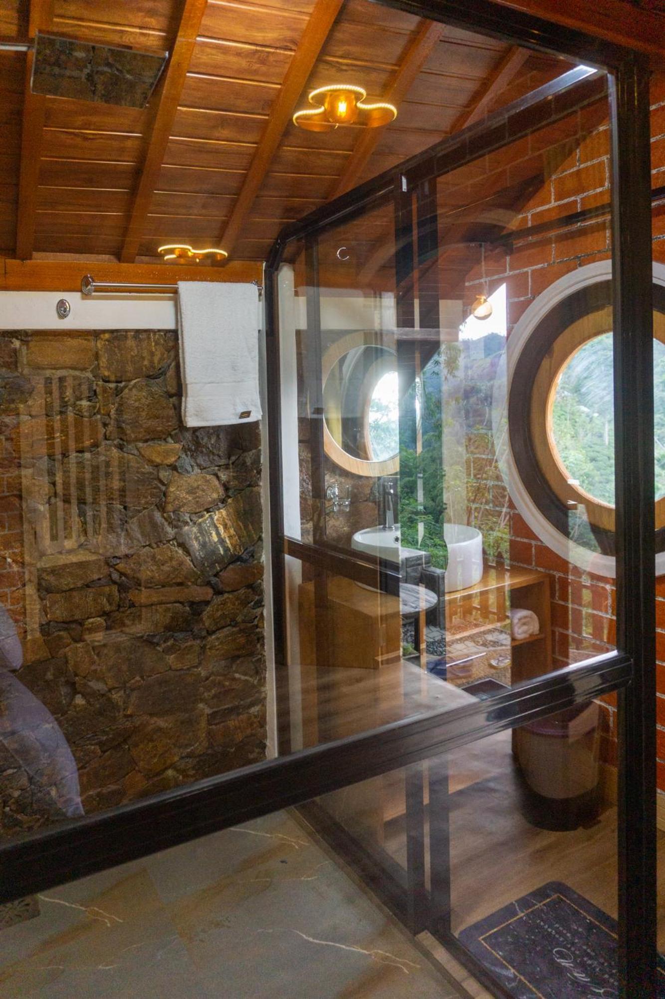 Hobbit Hole Hideaway Bed and Breakfast Ella Exteriör bild